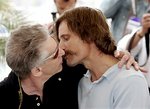 David Cronenberg kisses Viggo Mortensen