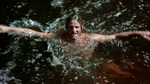 Walker flaps his arms, encouraging Pearl to "fly like a bird" into the pool. Viggo Mortensen