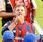 Viggo Mortensen eats grass from the San Lorenzo soccer field.