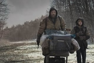 Viggo Mortensen & Kodi Smit-McPhee in 'The Road'